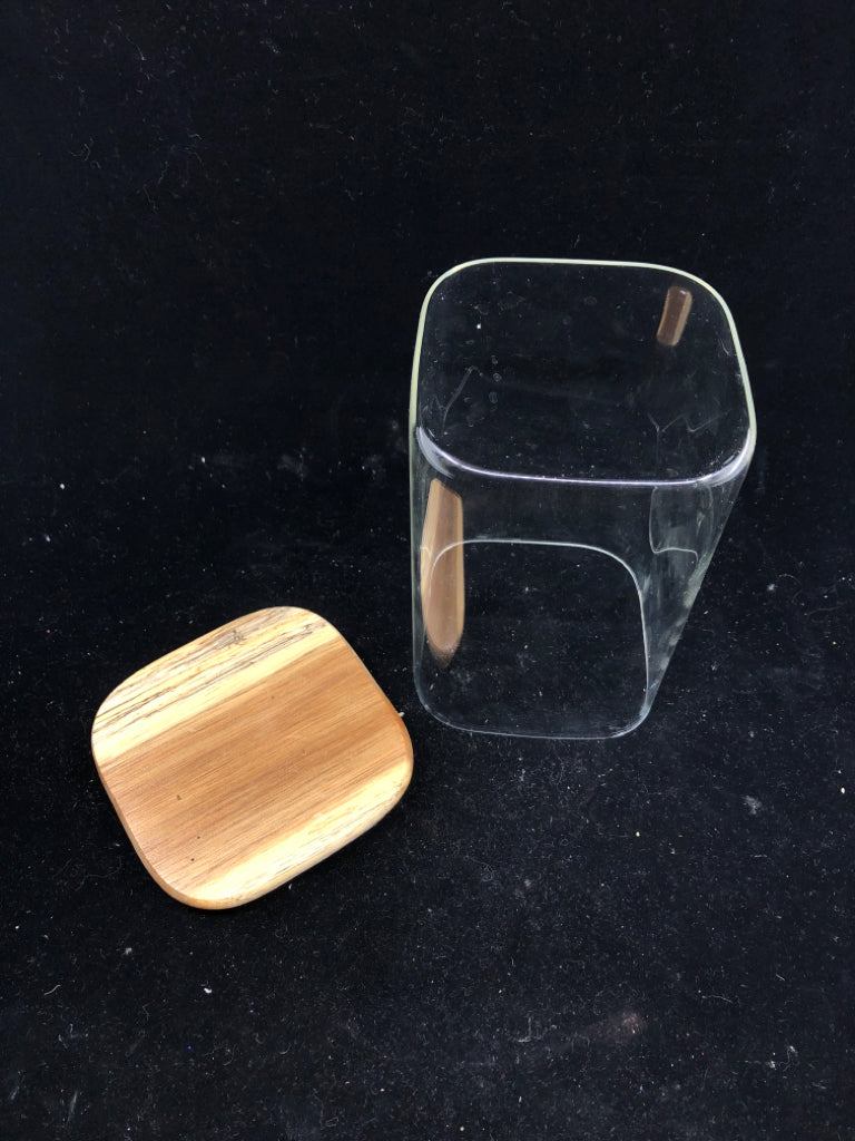 LARA MAID SQUARE GLASS CANISTER.