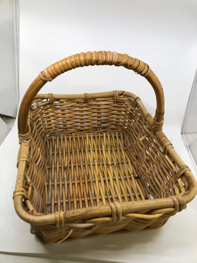 THICK SQUARE WITH HANDLE WICKER BASKET.