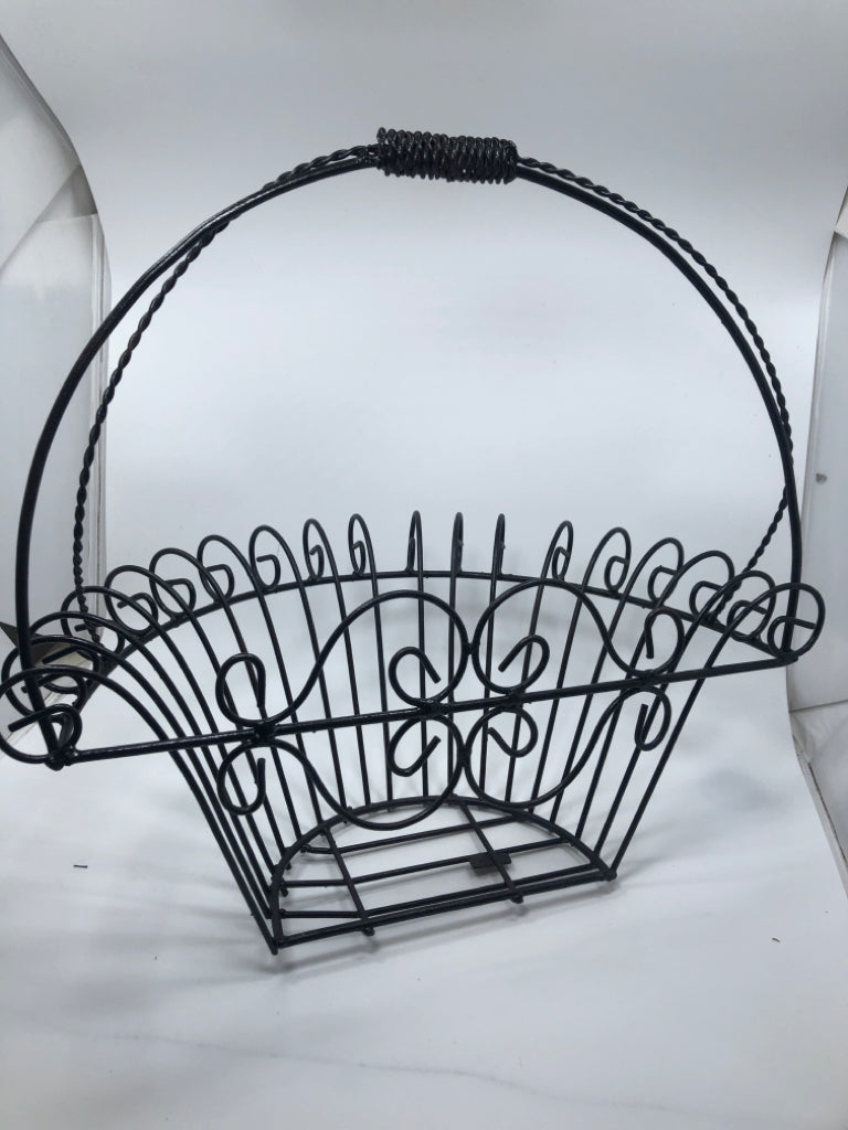BLACK METAL FLOWER POT BASKET WALL POCKET.