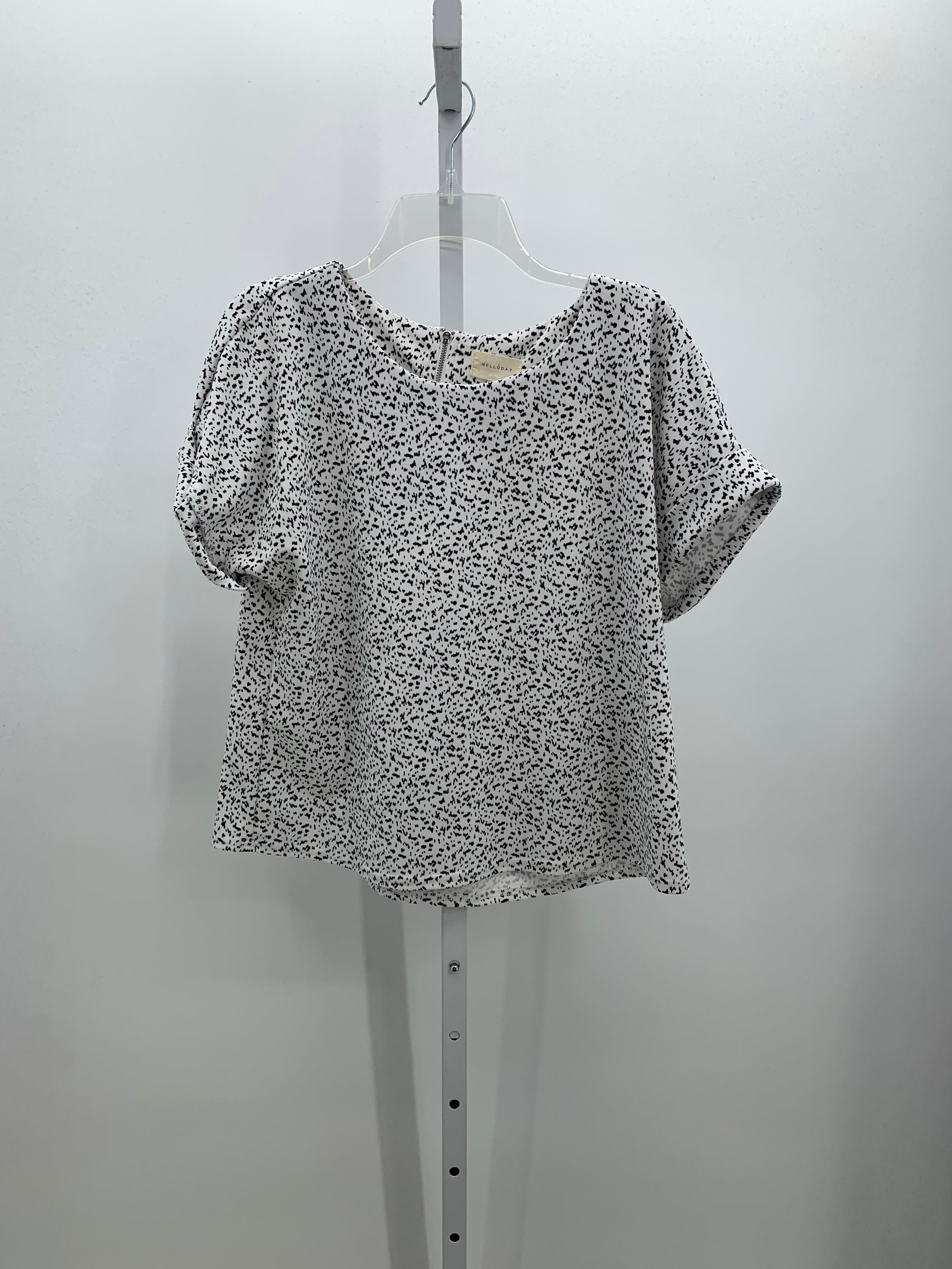 Mello Day Size Medium Misses Short Sleeve Shirt
