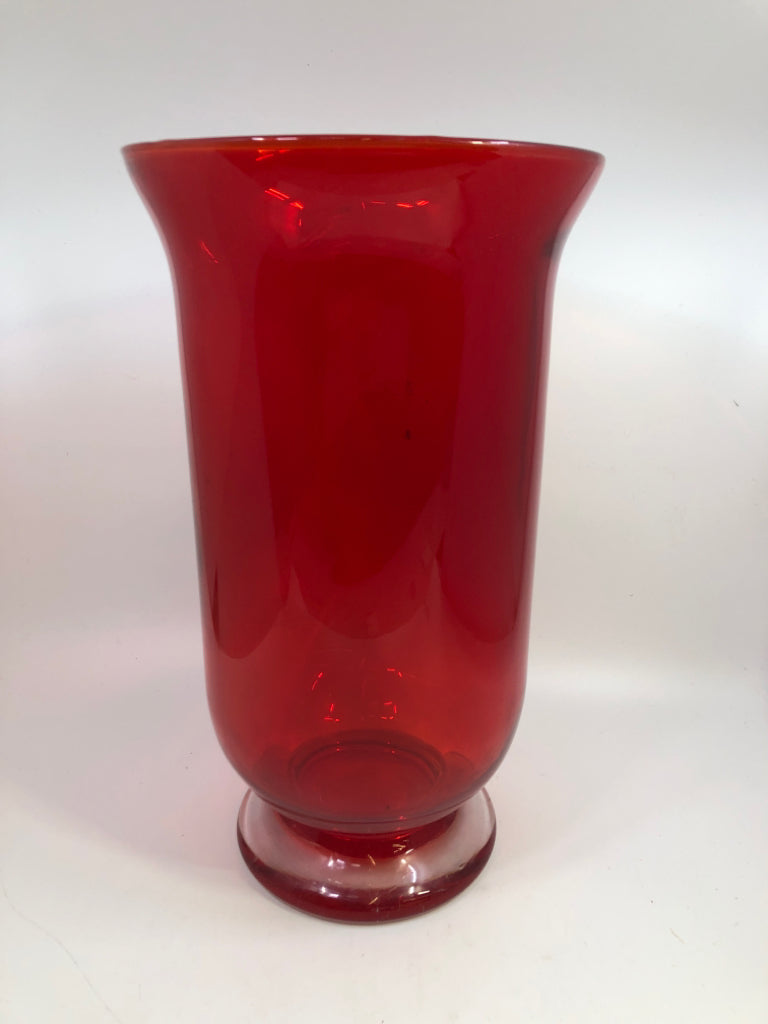LG RED GLASS VASE.