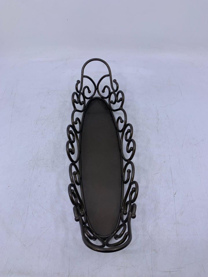 SMALL METAL OVAL SERVER.
