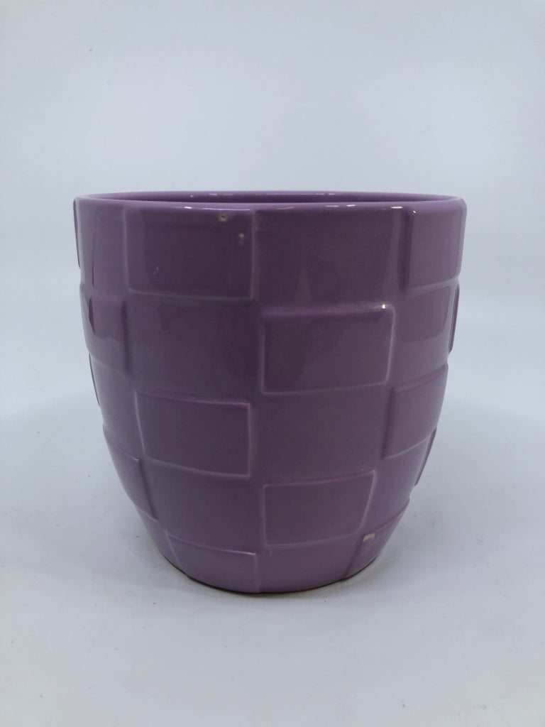 PASTEL PURPLE CERAMIC PLANTER.