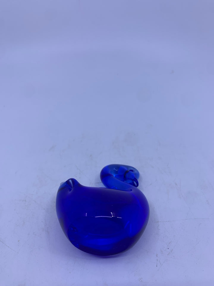 BLUE GLASS SWAN FIGURINE.