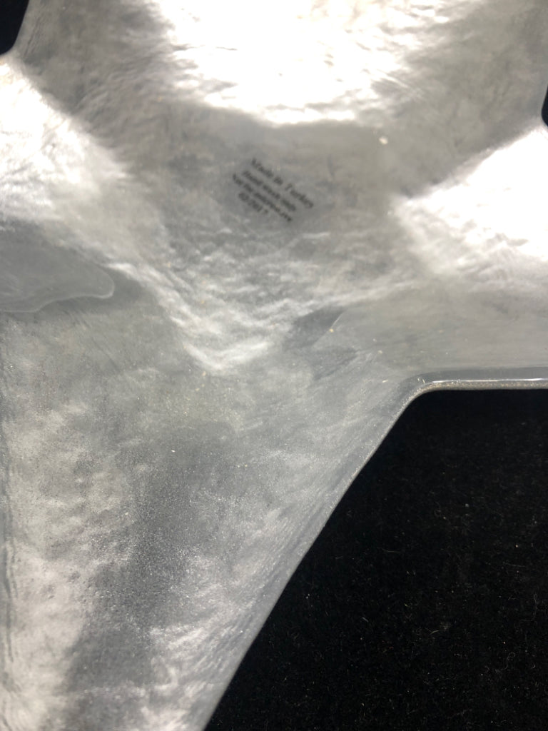 2 GLASS STAR SHAPED NESTING BOWLS SILVER/RED.