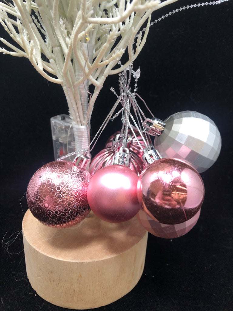 SM LIGHT-UP WHITE TREE W/PINK ORNAMENTS.
