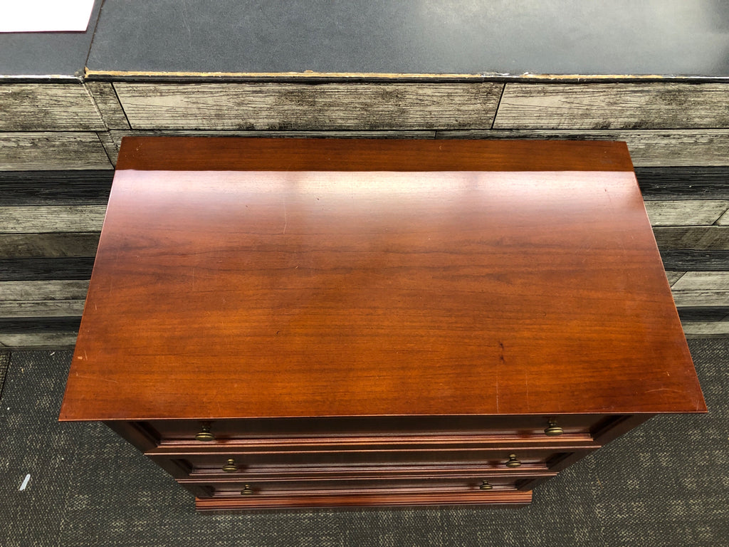 SHORT DARK WOOD 3 DRAWER DRESSER.