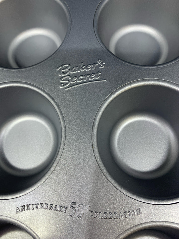 CUPCAKE PAN 12-CUP BAKERS SECRET.
