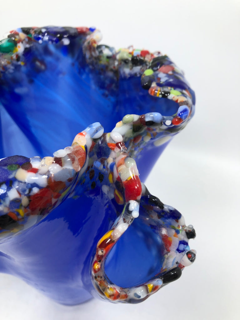 ROYAL BLUE ART GLASS VASE W/COLORFUL RIM.