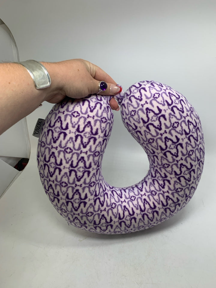PURPLE DETAILED NECK PILLOW.