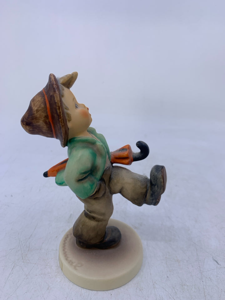 VTG HUMMEL HAPPY TRAVELER BOY W/ UMBRELLA #109.