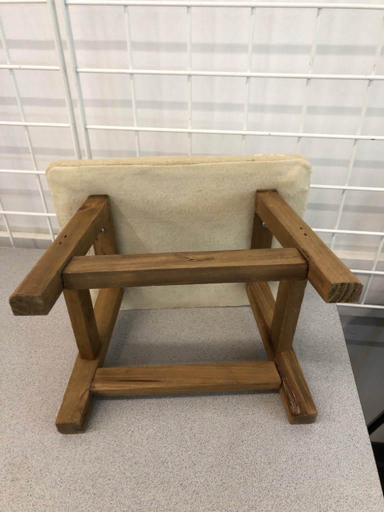 SM BIRD SCRIPT "BELOVED" FOOT REST.