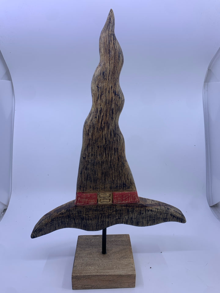 DISTRESSED WITCHES HAT ON STAND DECOR.
