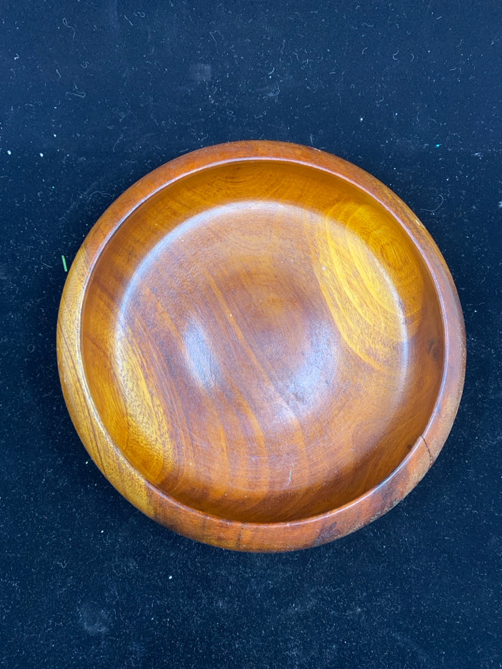 SMALL WOOD BOWL.