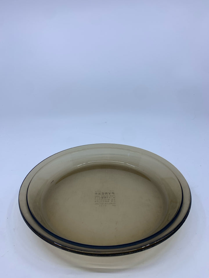 BROWN GLASS PYREX BAKING DISH.