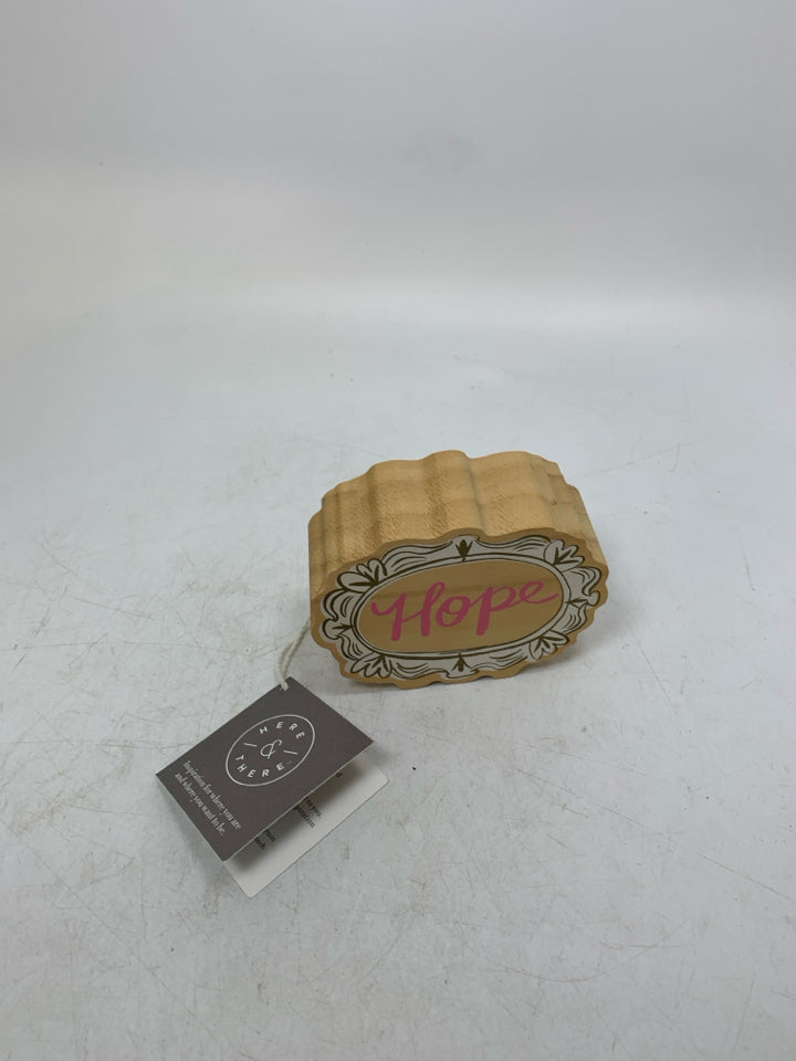 NWT WOOD HOPE SMALL BLOCK SIGN.