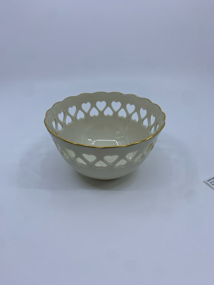 LENOX LACE HEART EDGE BOWL.