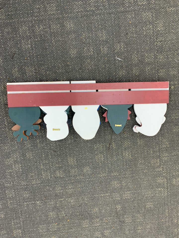 IT'S BEGINING TO LOOK A LOT LIKE CHRISTMAS CHARACTER WOOD SIGN.