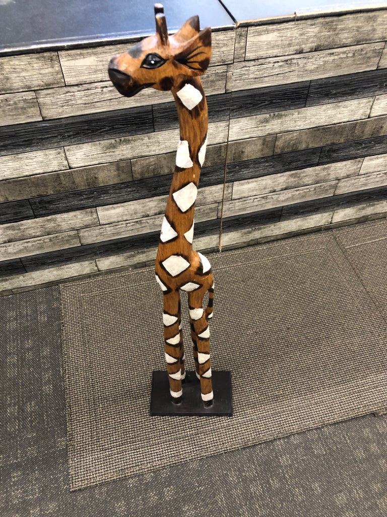 TALL WOOD GIRAFFE.