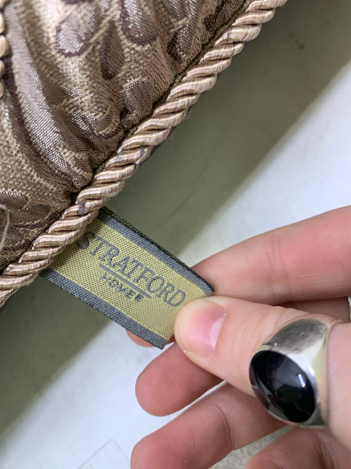 SILVER/GREY SCROLL RECTANGLE PILLOW W/ TASSELS.