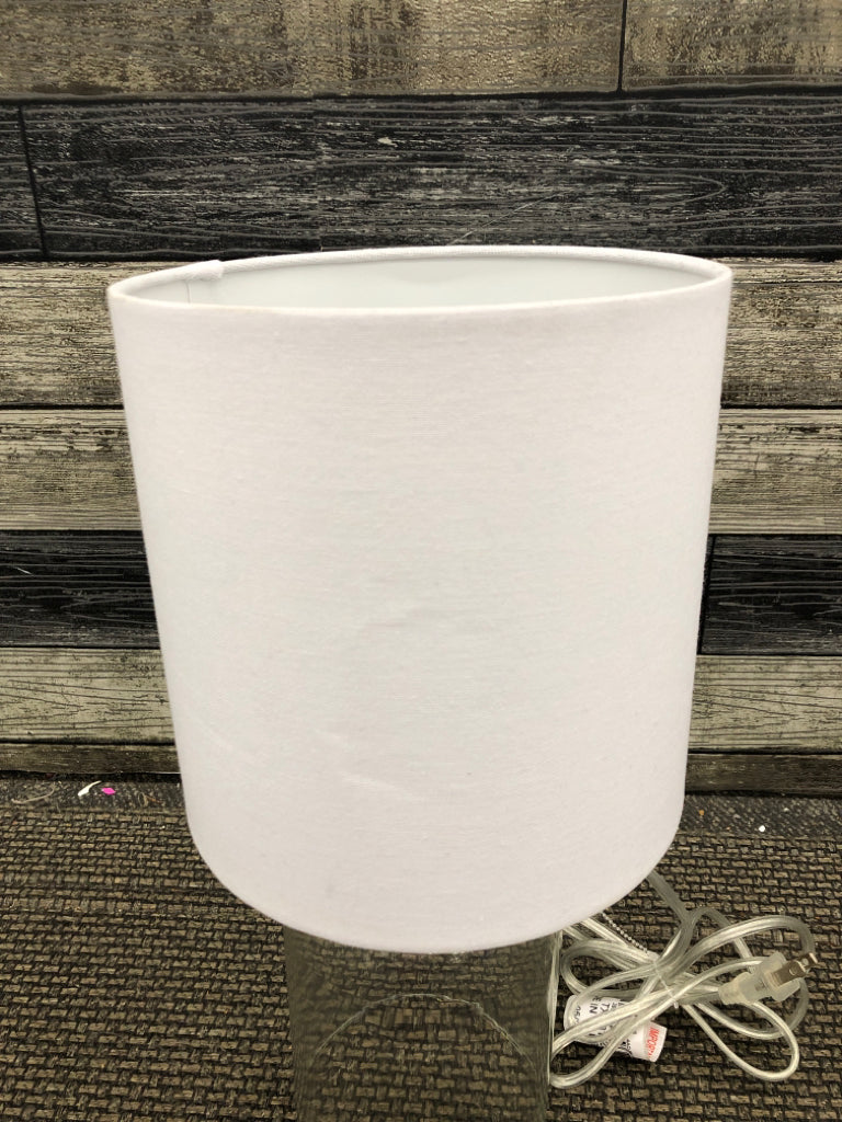 CLEAR GLASS LAMP W/WHITE SHADE.