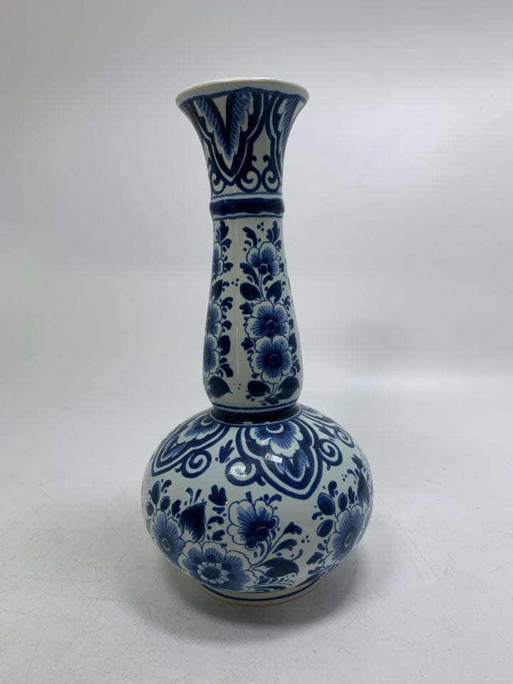 VTG BLUE FLORAL VASE.
