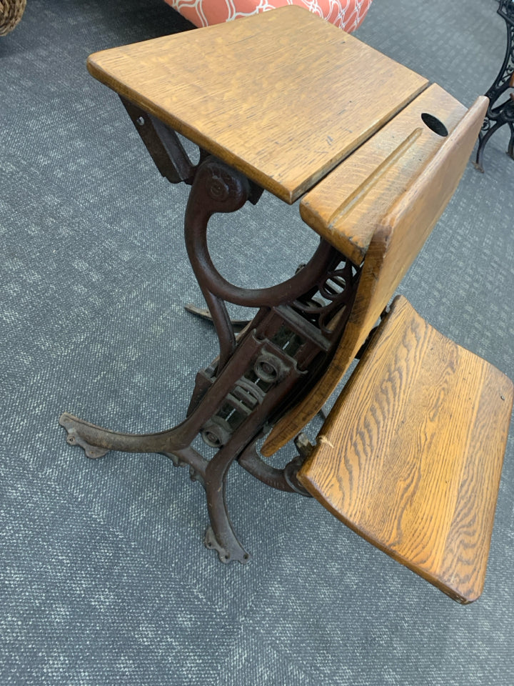 VTG ANTIQUE WOOD SCHOOL DESK W/BOOK CUBBY.