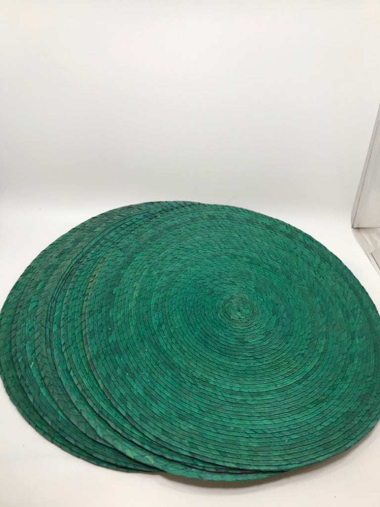 6 GREEN WOVEN ROUND PLACEMATS.