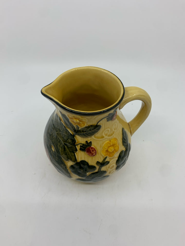 VTG RED/YELLOW SMALL LEAF PATTERN PITCHER.