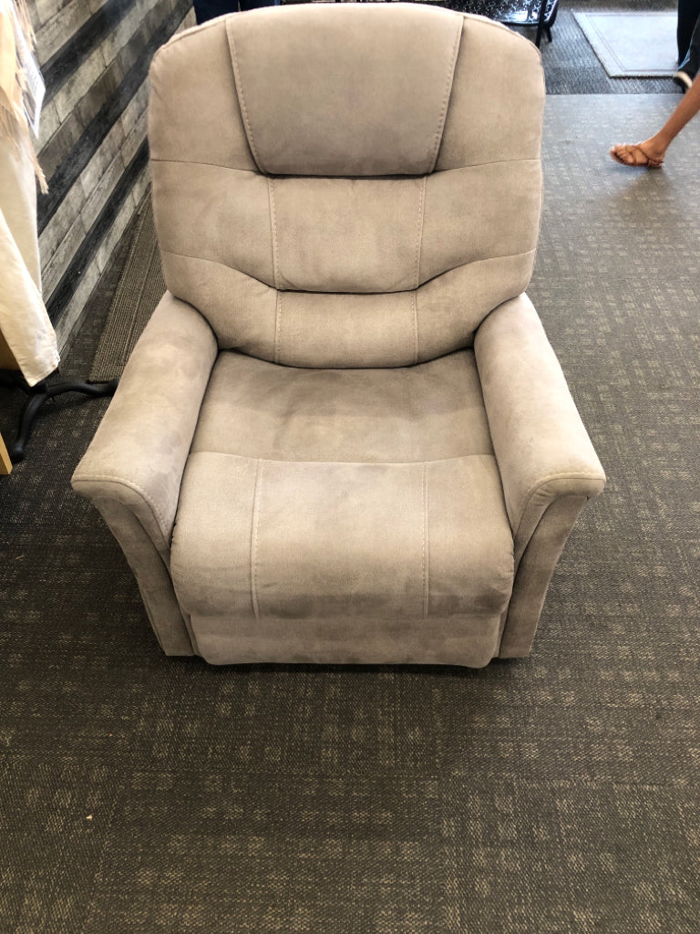 GREY ELECTRIC RECLINER W/LIFT OUT.