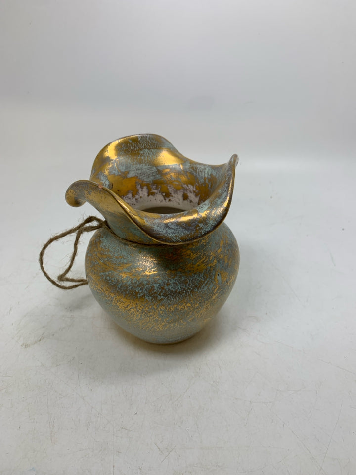 TEAL/GOLD VASE W/ RUFFLED EDGE.