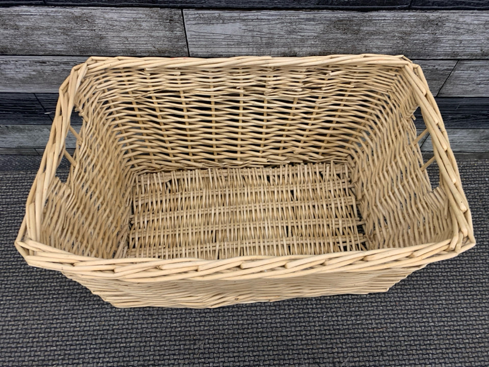 SQUARE WICKER BASKET.