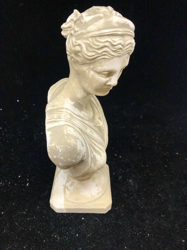 GREEK GODDESS SCULPTURE.