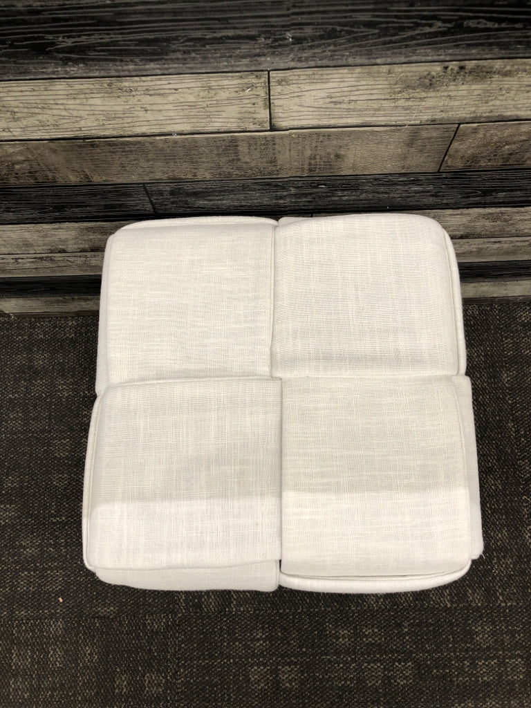 WHITE CUBE OTTOMAN ON WHEELS.