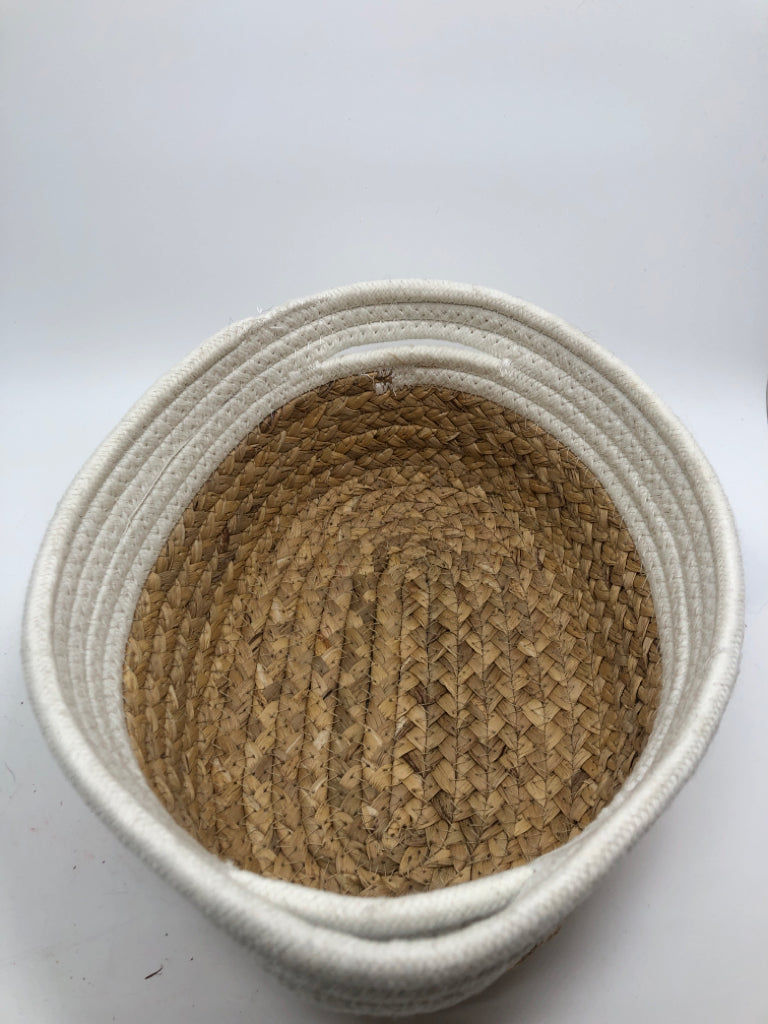 2PC WHITE/BEIGE WOVEN BASKETS.