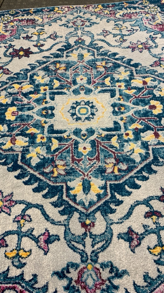 MYSTIC COLLECTION GWENDOLYN MULTI-COLORED FLORAL RUG.