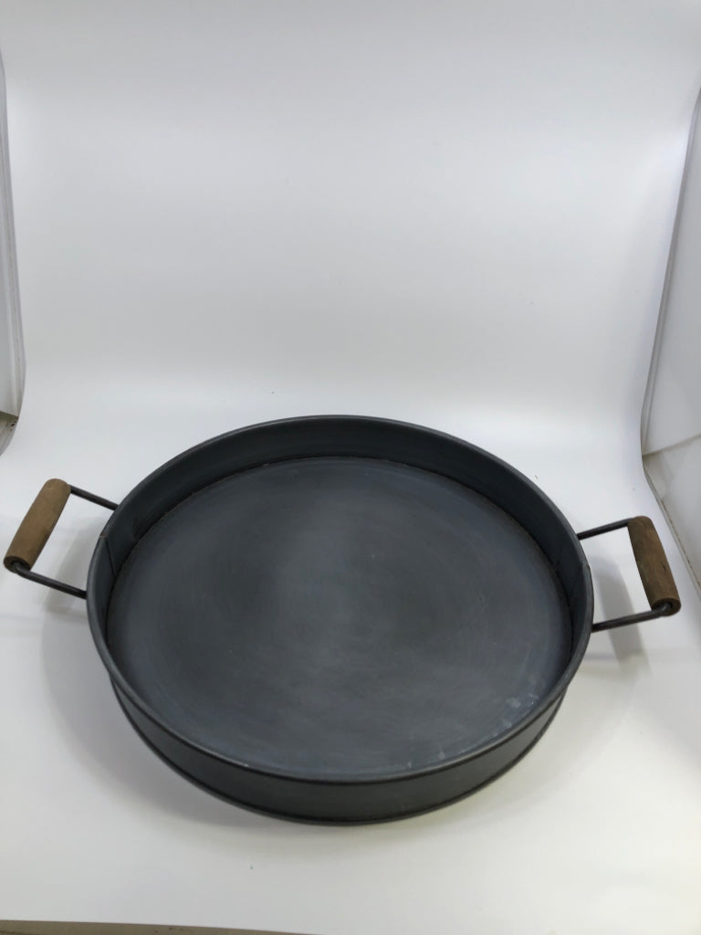 LARGE GRAY METAL TRAY W/HANDLES.