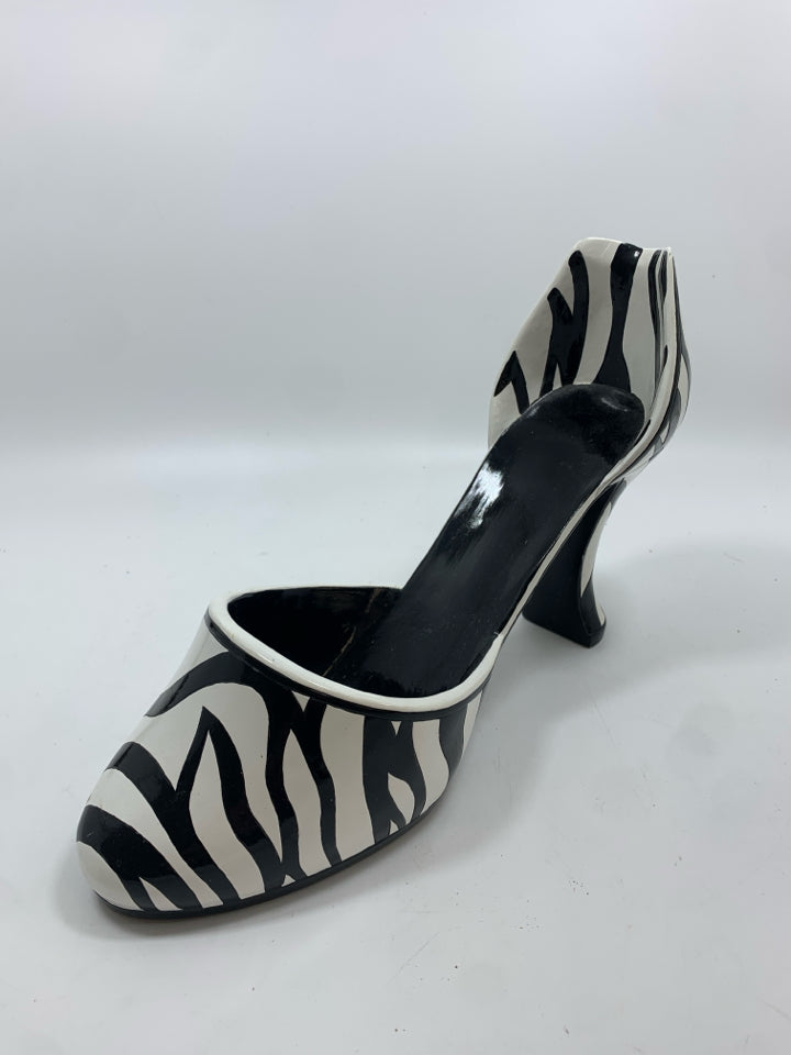 ZEBRA SHOE WINE BOTTLE HOLDER.