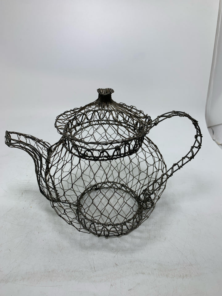 WIRE SHAPED TEAPOT DECOR.