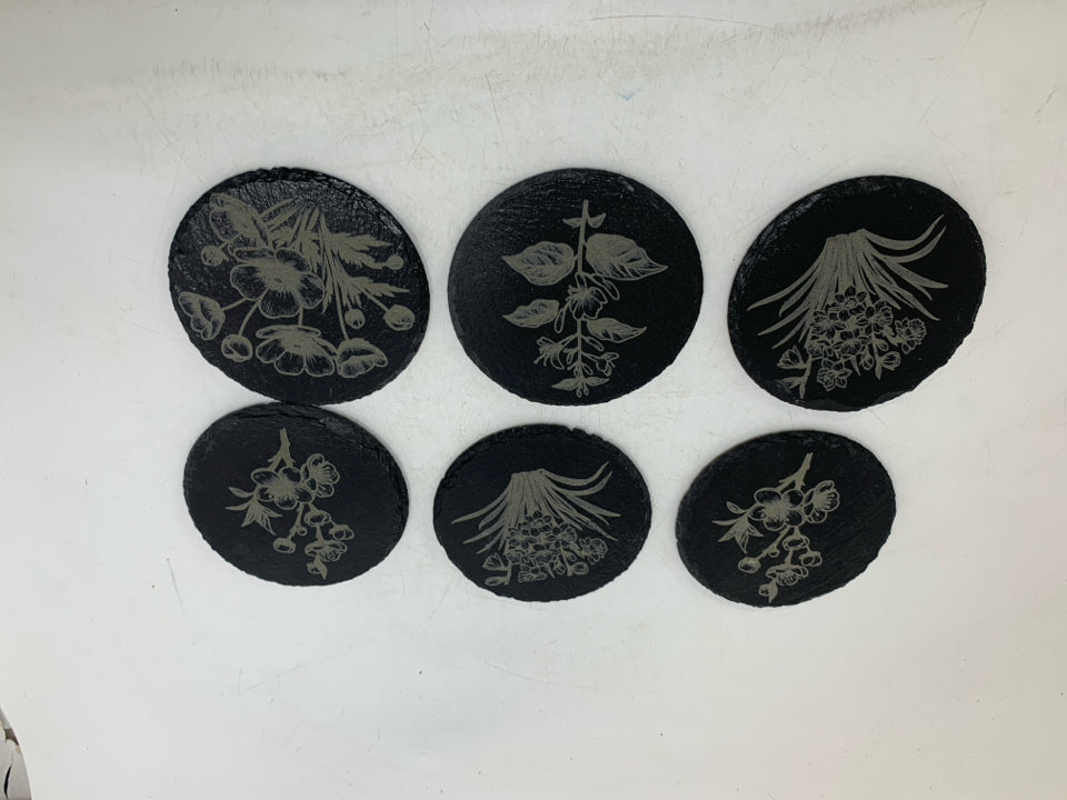 6 CIRCLE SLATE FLOWER DETAILED COASTERS IN BAG.