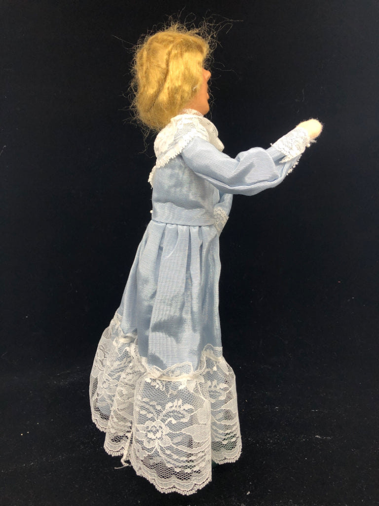 1999 BYERS' CHOICE CAROLERS "DANCING VICTORIAN" IN BLUE DRESS W BLONDE HAIR.