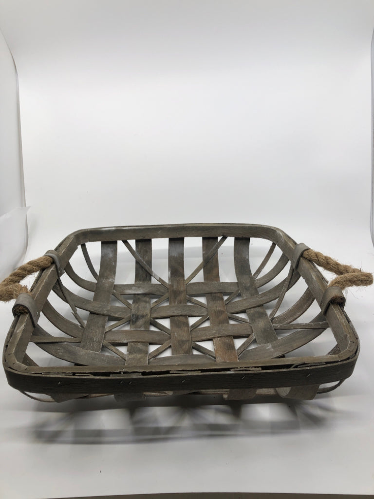 GREY TOBACCO BASKET W ROPE HANDLES.