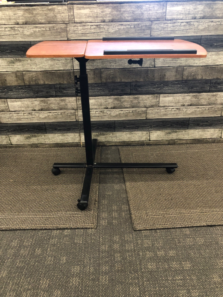 ADJUSTABLE FAUX WOOD DESK.