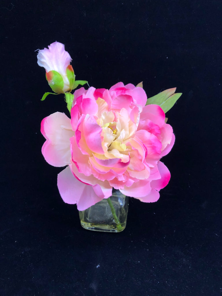 FAUX PINK FLOWER IN CLEAR GLASS VASE.