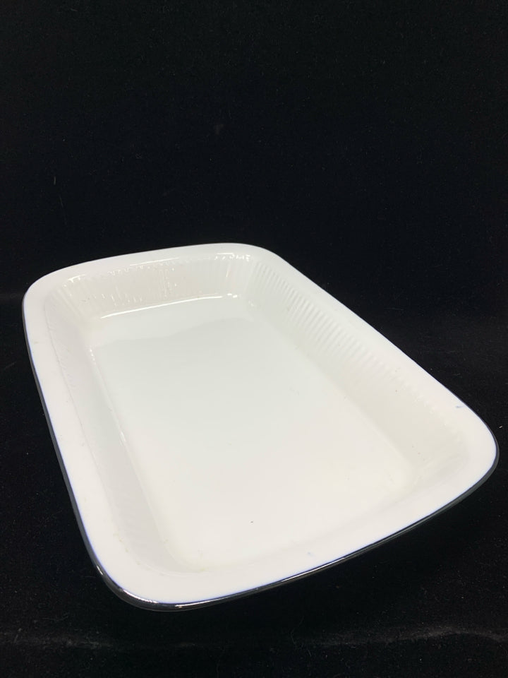 DANSK RECTANGLE BAKING DISH W/BLUE RIM.