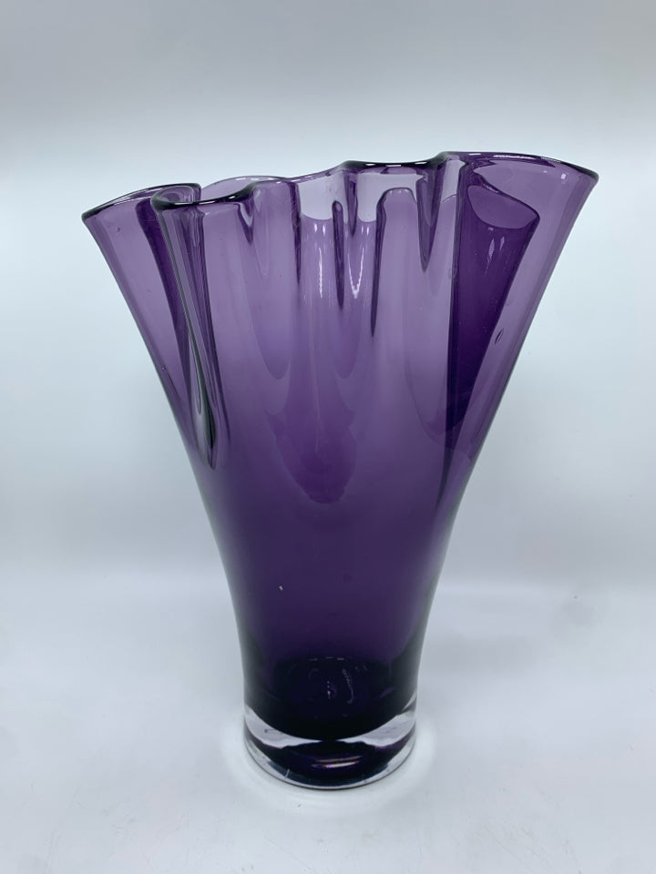 PURPLE GLASS VASE W/WAVY RIM.