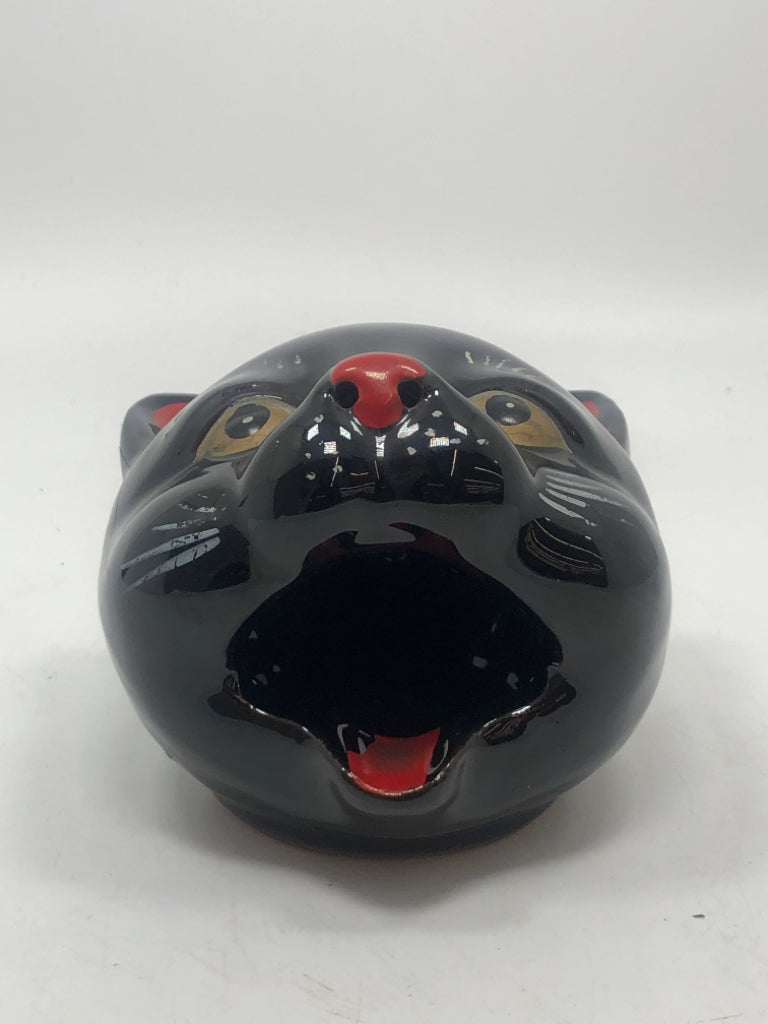 VTG BLACK CAT REDWARE ASHTRAY.