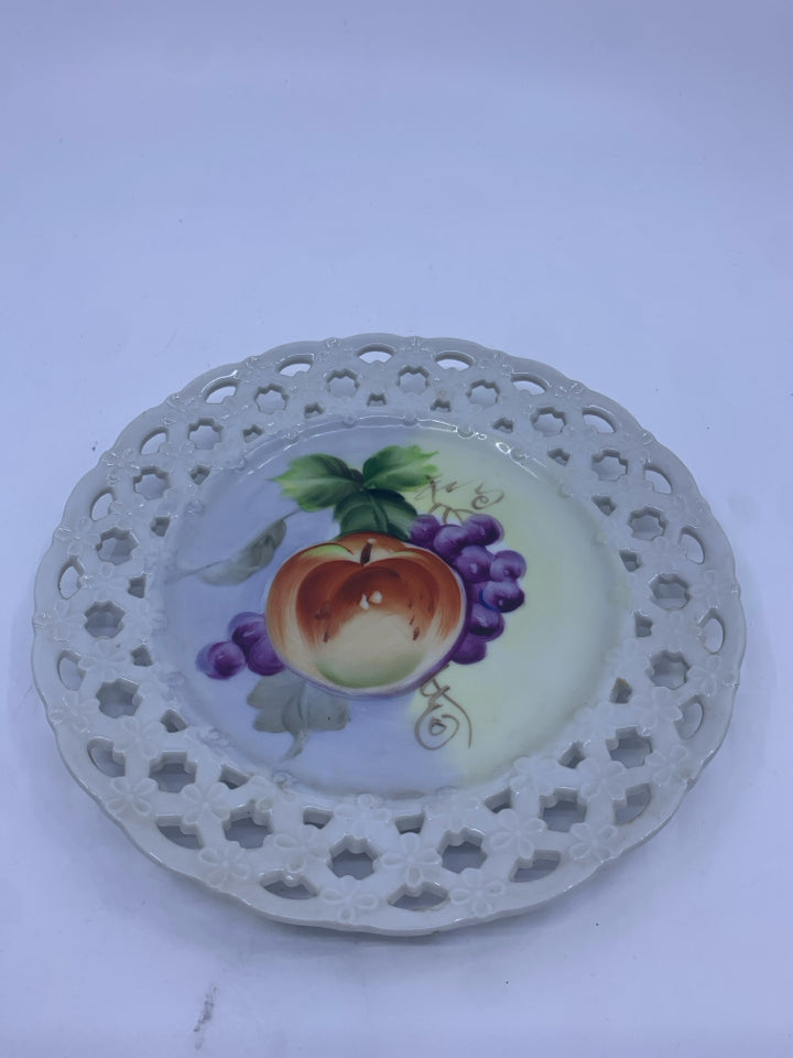 VTG LACE EDGE FRUIT PAINTED PLATE.