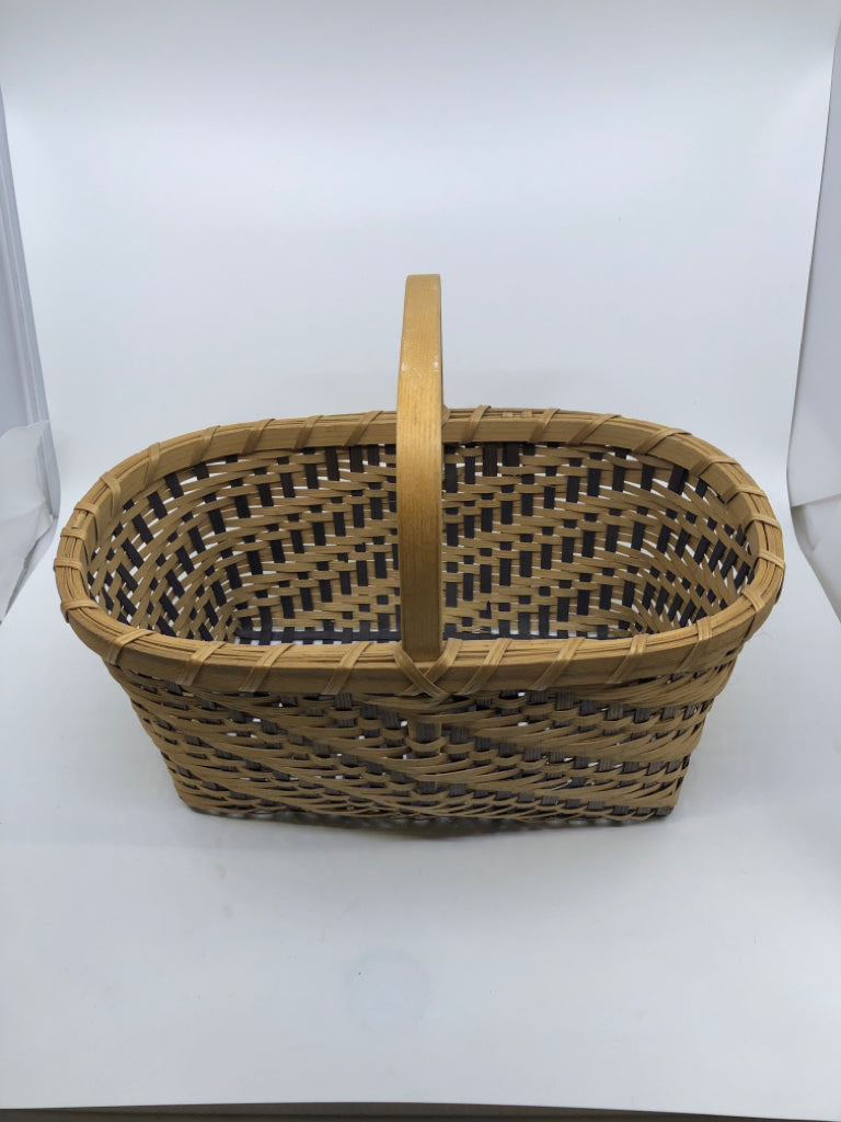 2 TONED OVAL BLONDE WOOD BASKET W SINGLE HANDLE.