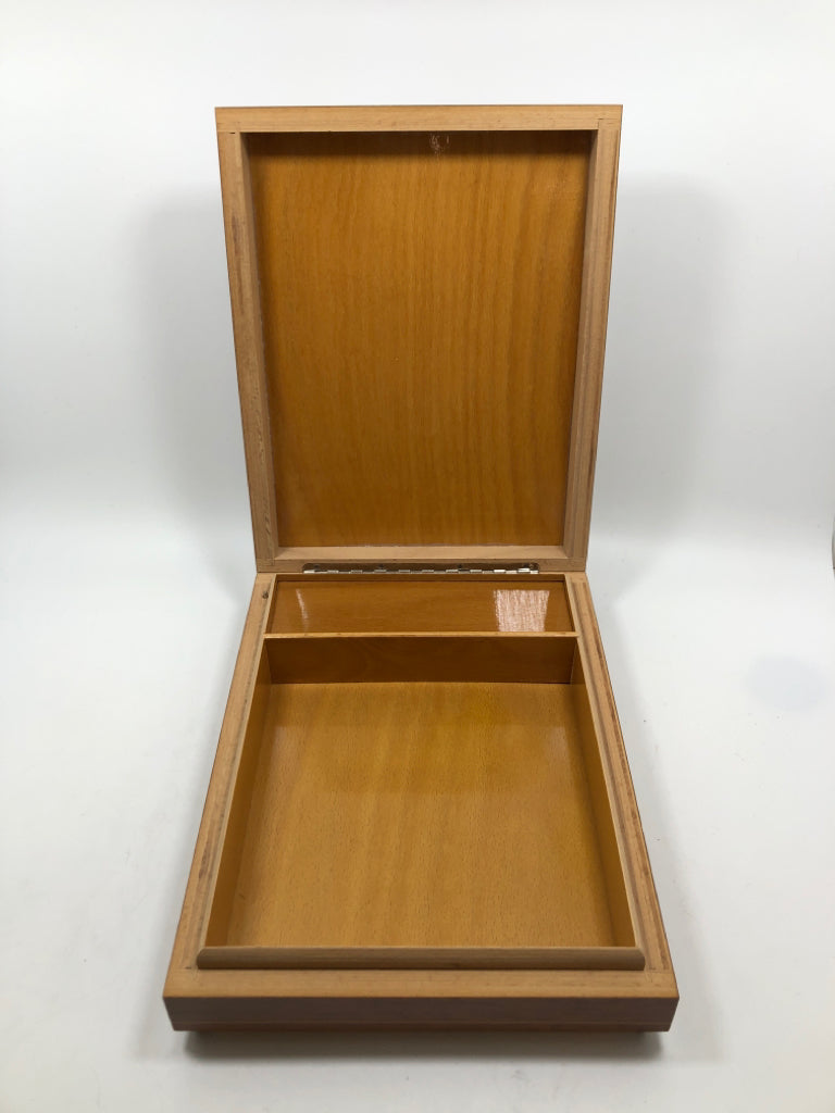 VTG HUMMEL WOOD MUSICAL JEWELRY BOX.